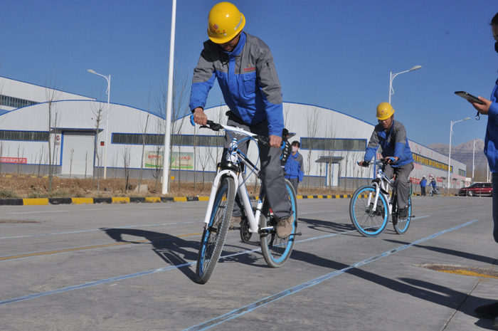 Slow cycling race